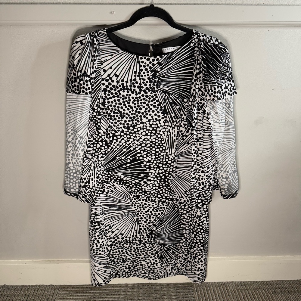 Trina Turk Black and White Polka Dot Stripe Geo Abstract Dress Flowy Sleeves